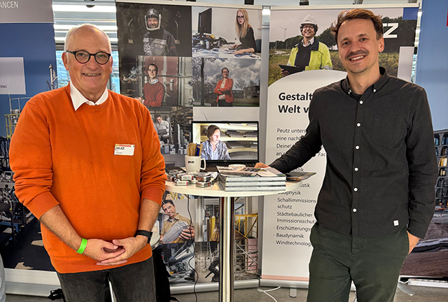 jobwunderBAU 2025. Peutz Mitarbeiter auf Messestand